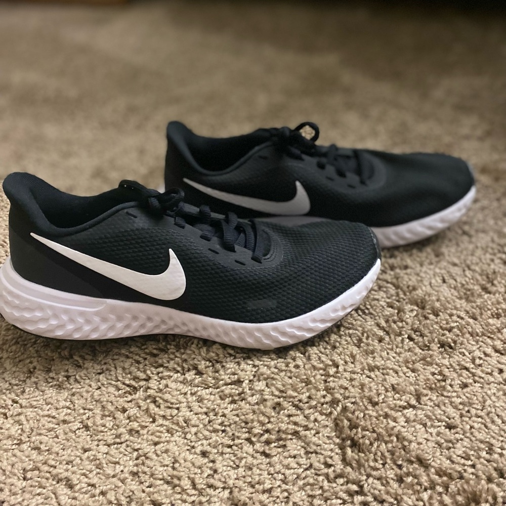 Nike Revolution Shoes Women’s Size 8